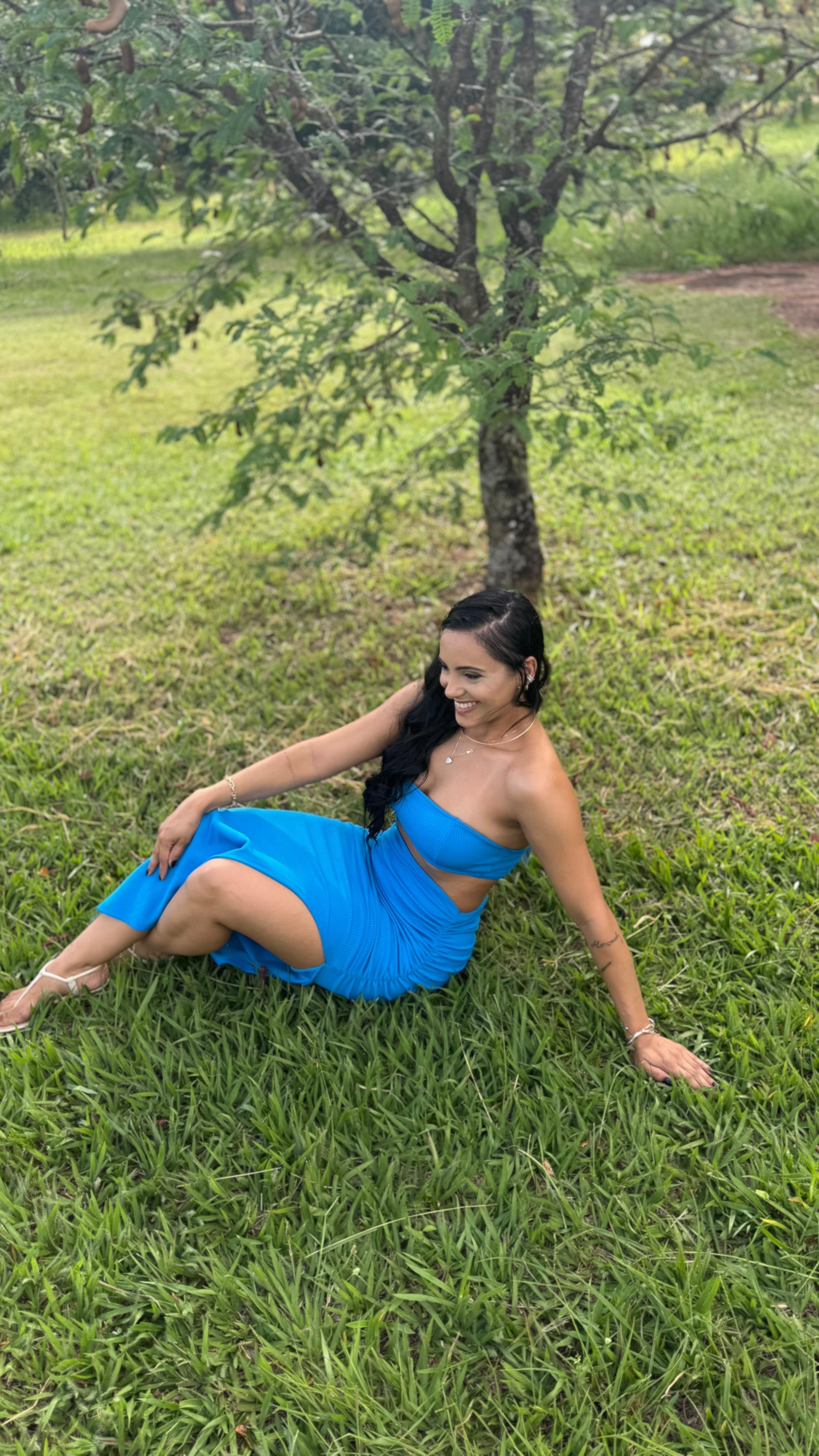 Conjunto Cropped e Saia Azul Royal Recortes