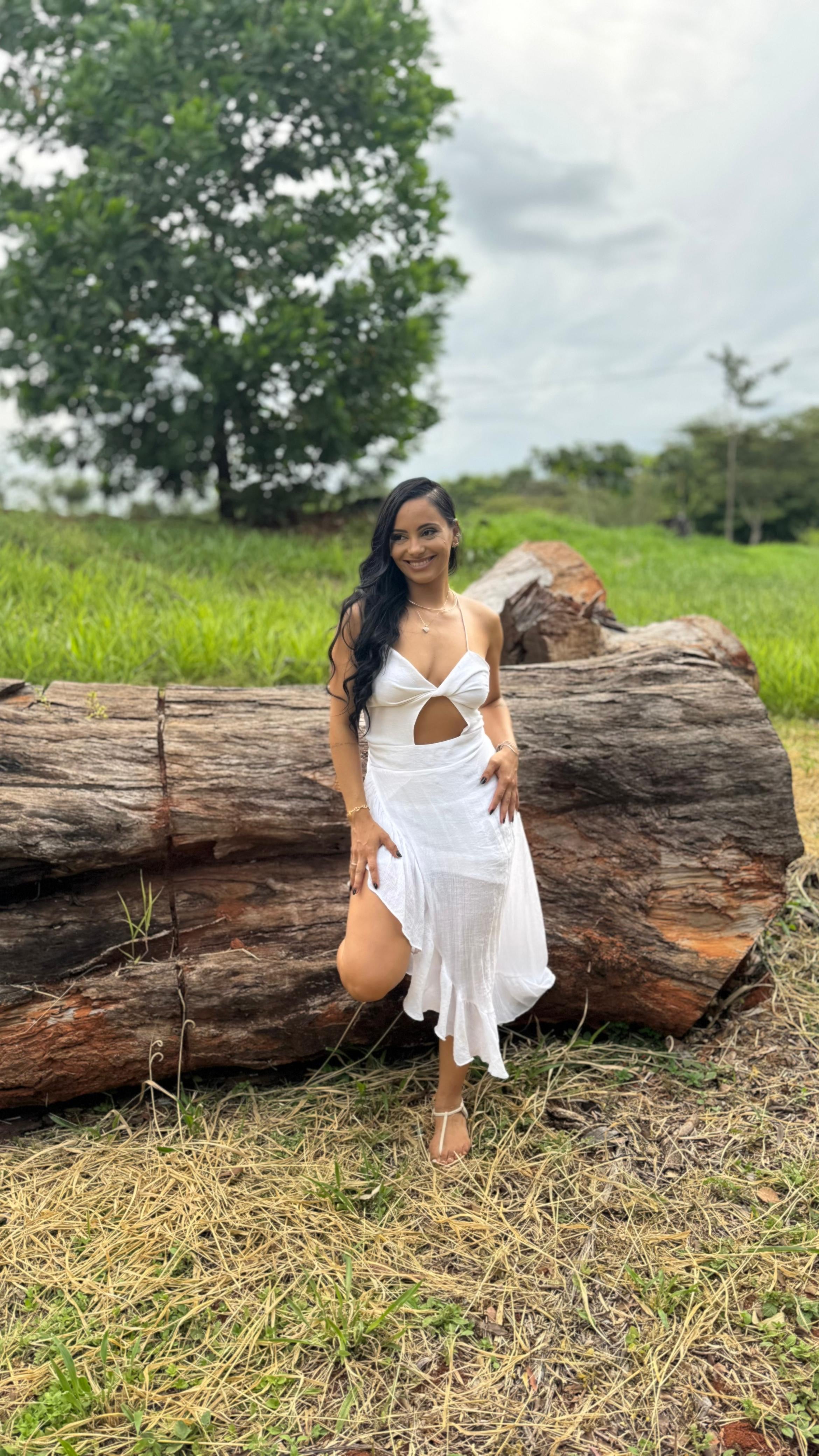 Vestido Branco Recorte Vazado Costas Cruzadas Fenda