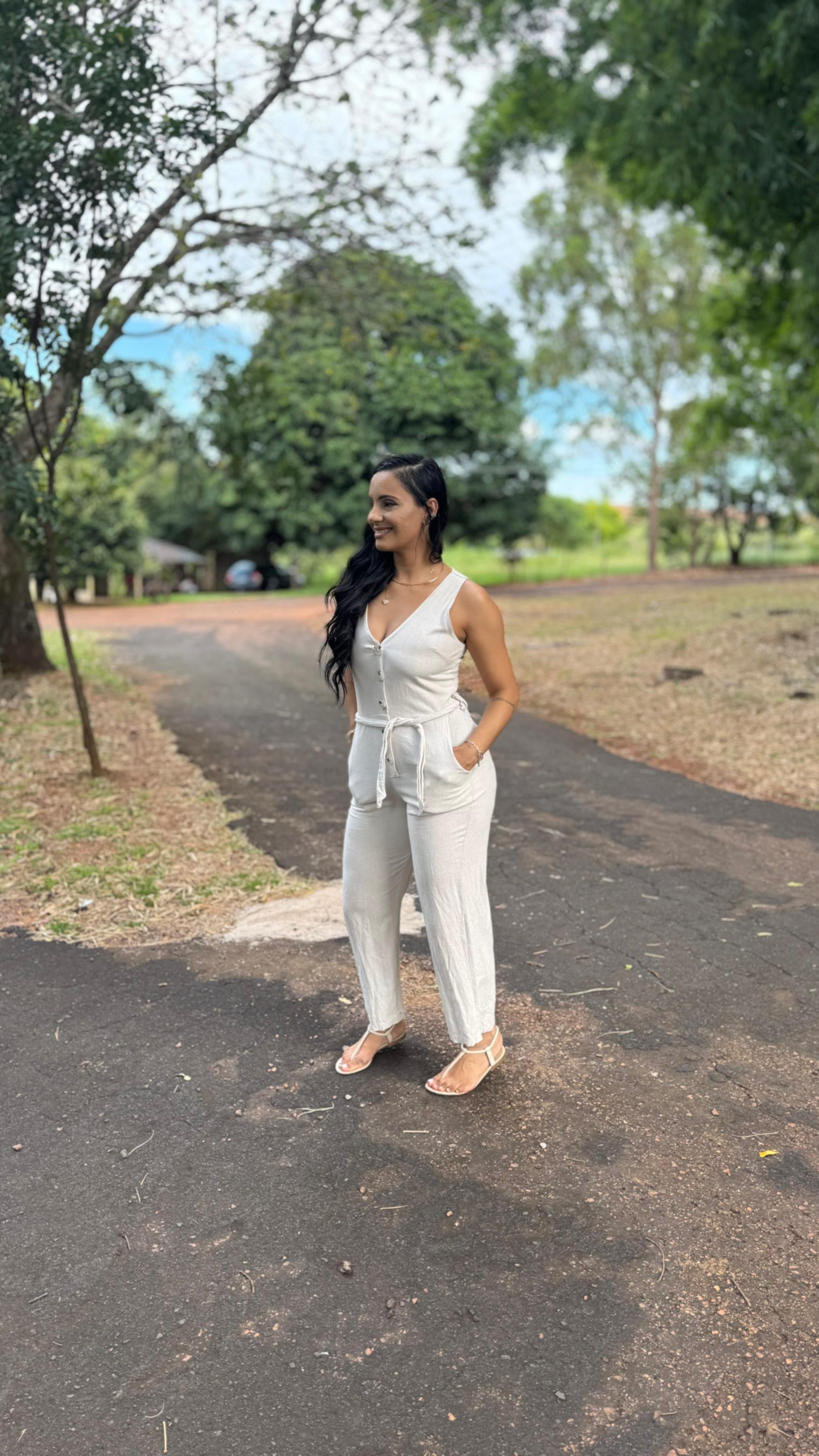 Macacão Off-White Linho Botões Bolsos