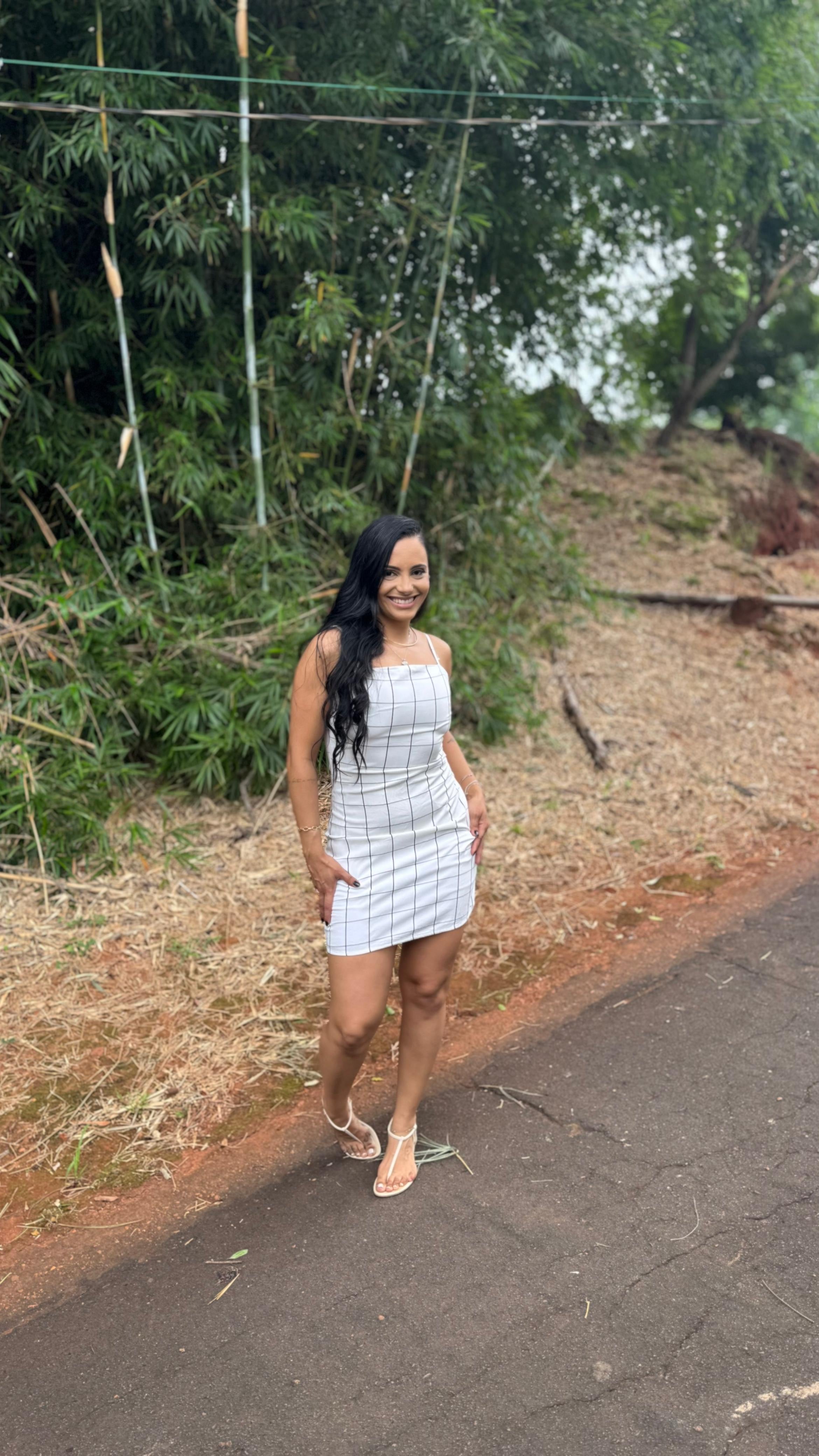 Vestido Branco Quadriculado com Alças