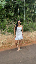 Vestido Branco Quadriculado com Alças