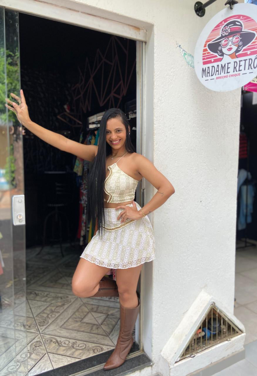 Conjunto cropped e saia