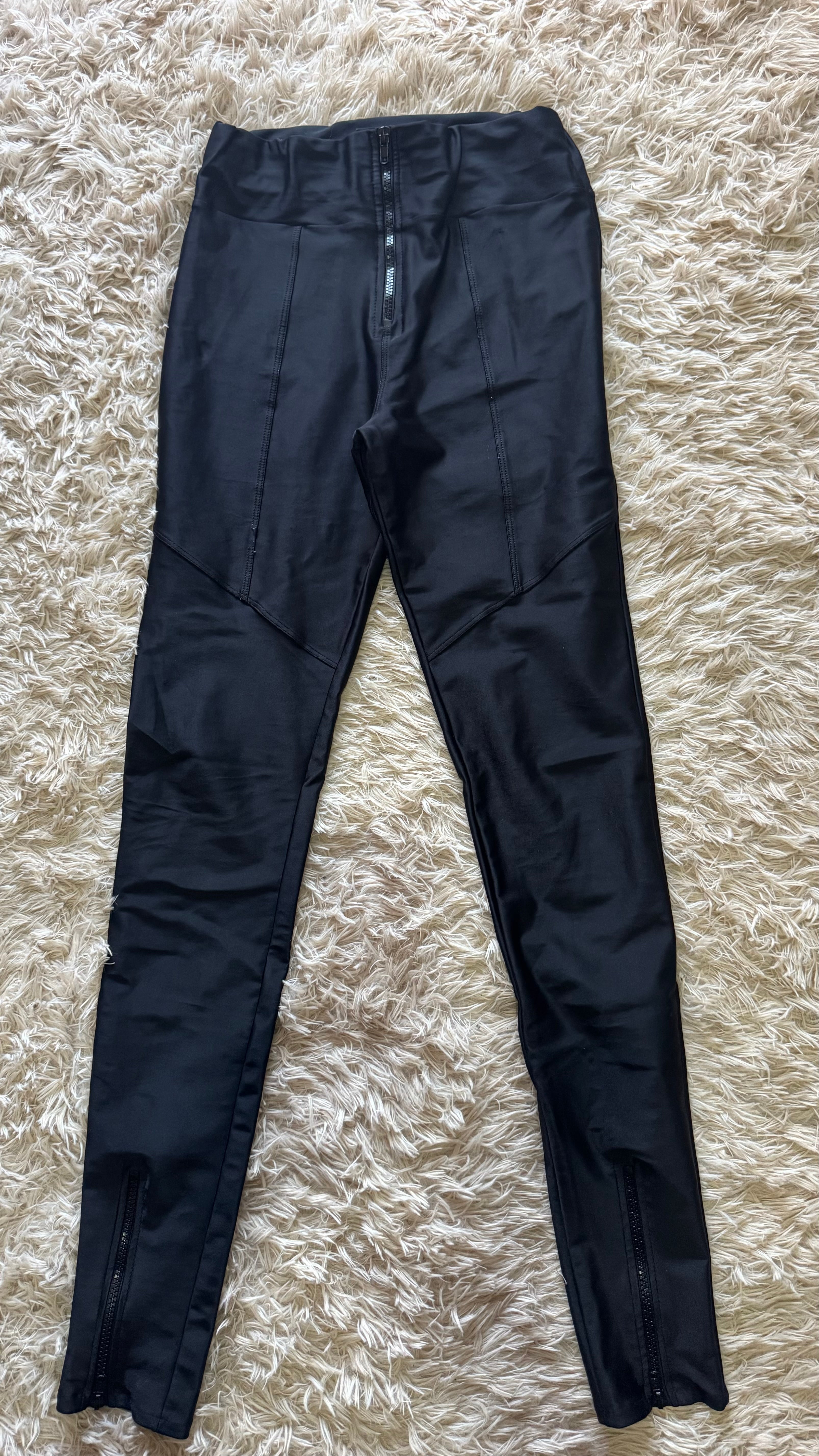 Calça Preta Skinny com Zíper