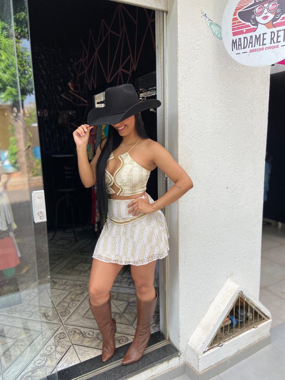 Conjunto cropped e saia