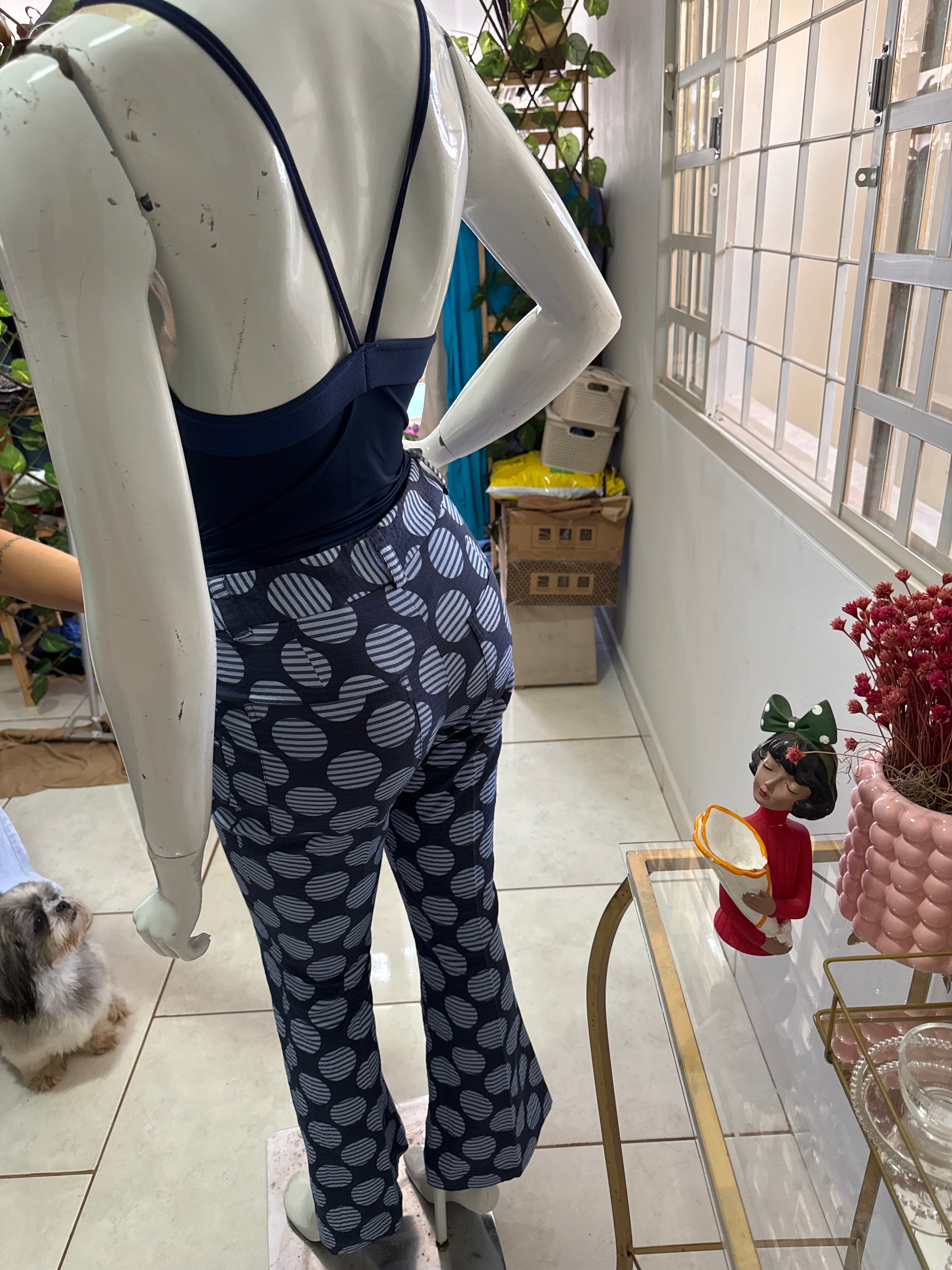 Calça Daslu Flare Azul Marinho com Bolinhas