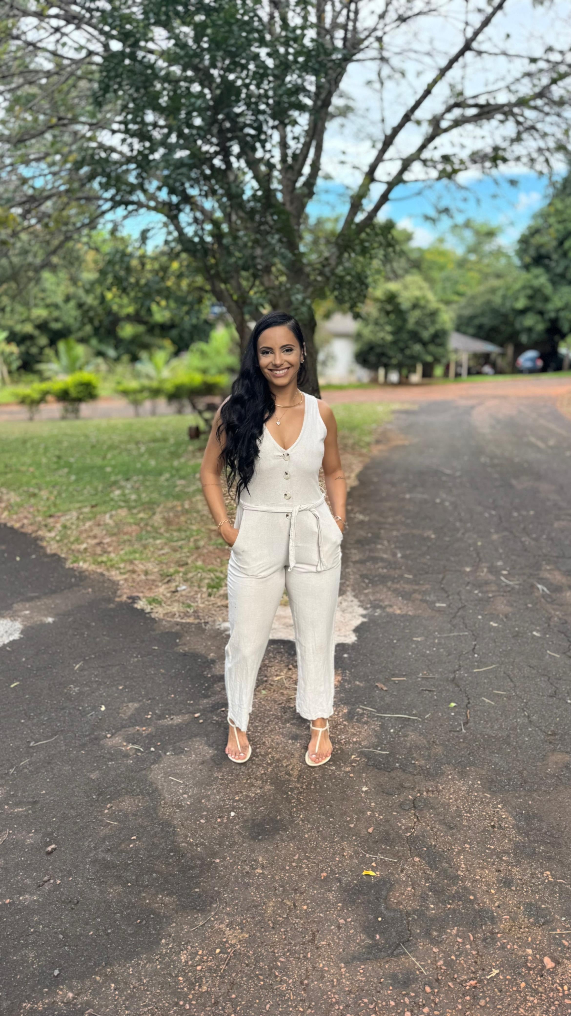 Macacão Off-White Linho Botões Bolsos