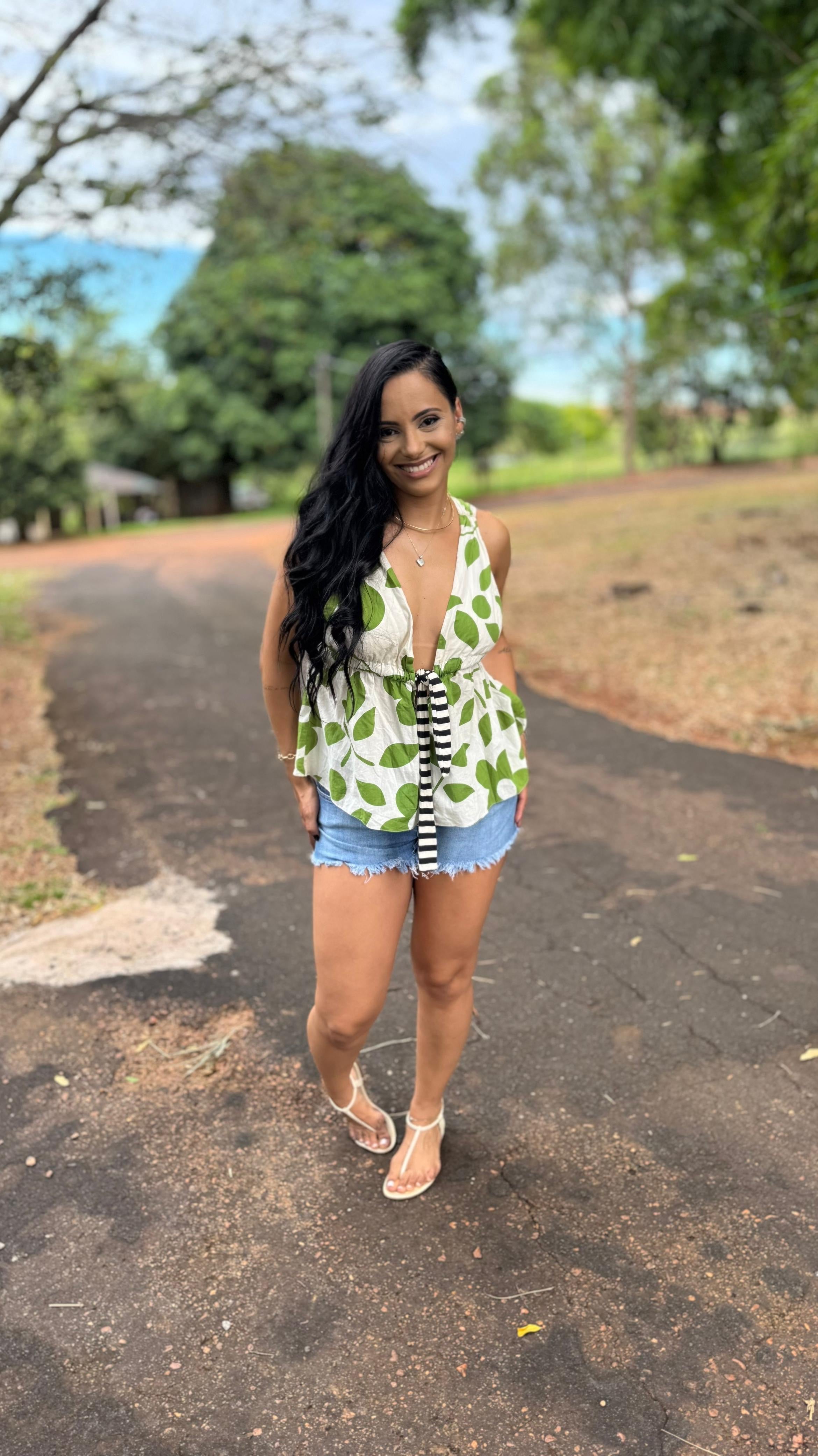 Short Jeans Destroyed Barra Desfiada - Colcci