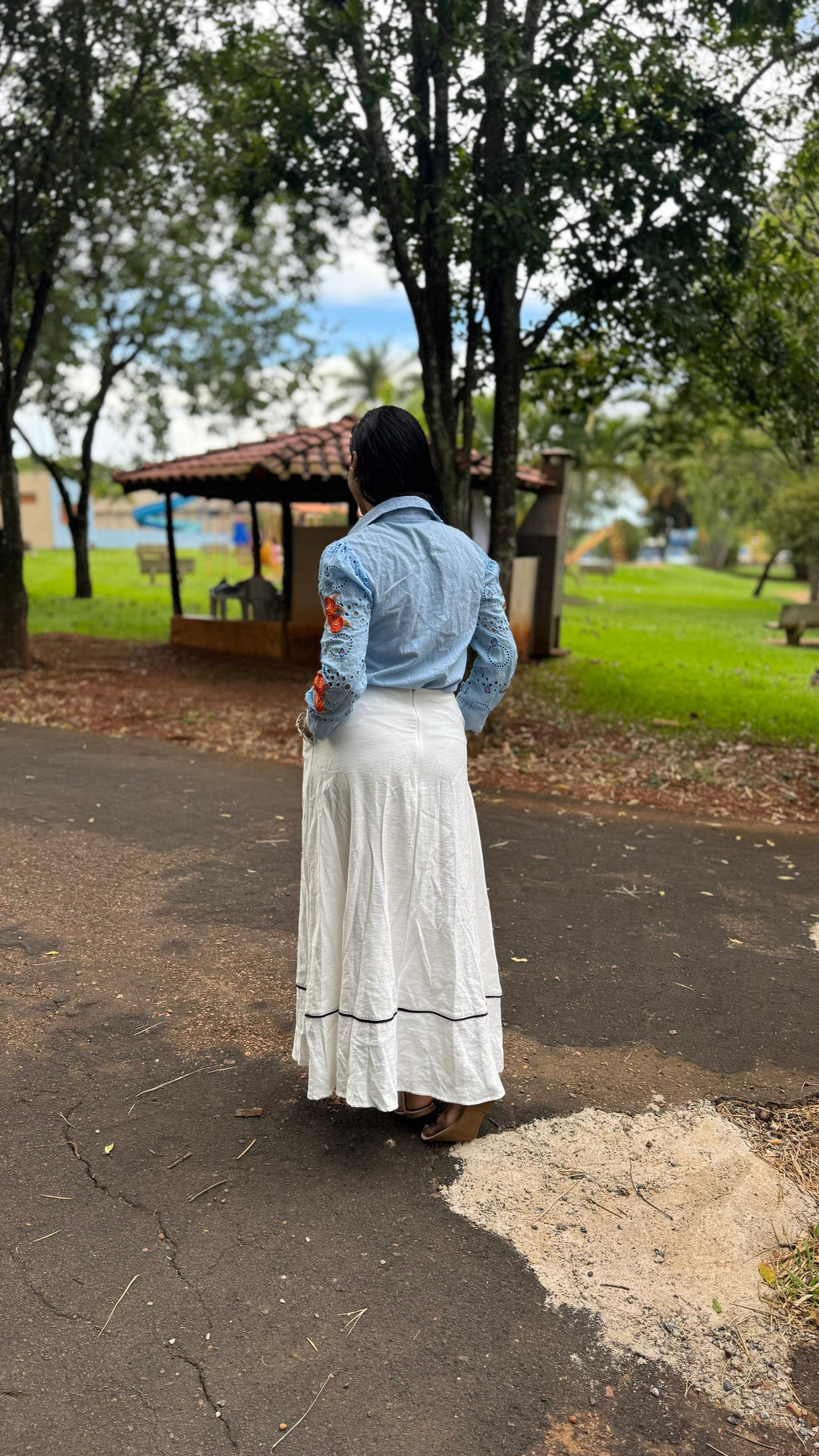 Saia Longa Branca Babados Virolão Preto