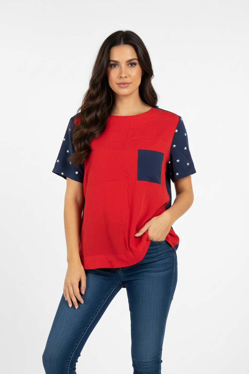 Blusa vermelha com mangas azuis frente na modelo