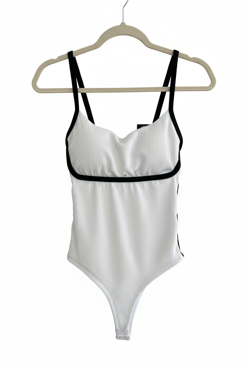 Body Branco com Detalhes Pretos