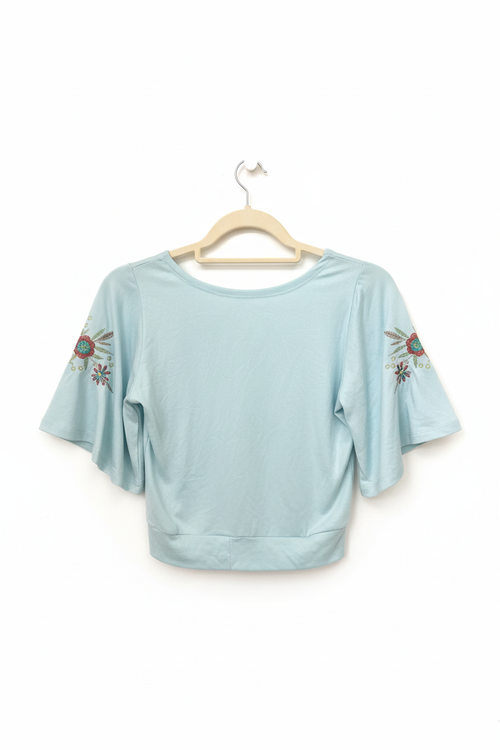 Blusa Azul Claro com Bordado