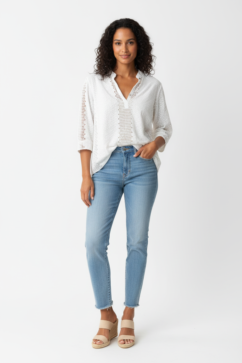 Blusa Branca de Renda com Crochê