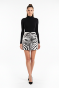 Saia zebra vintage - frente na modelo