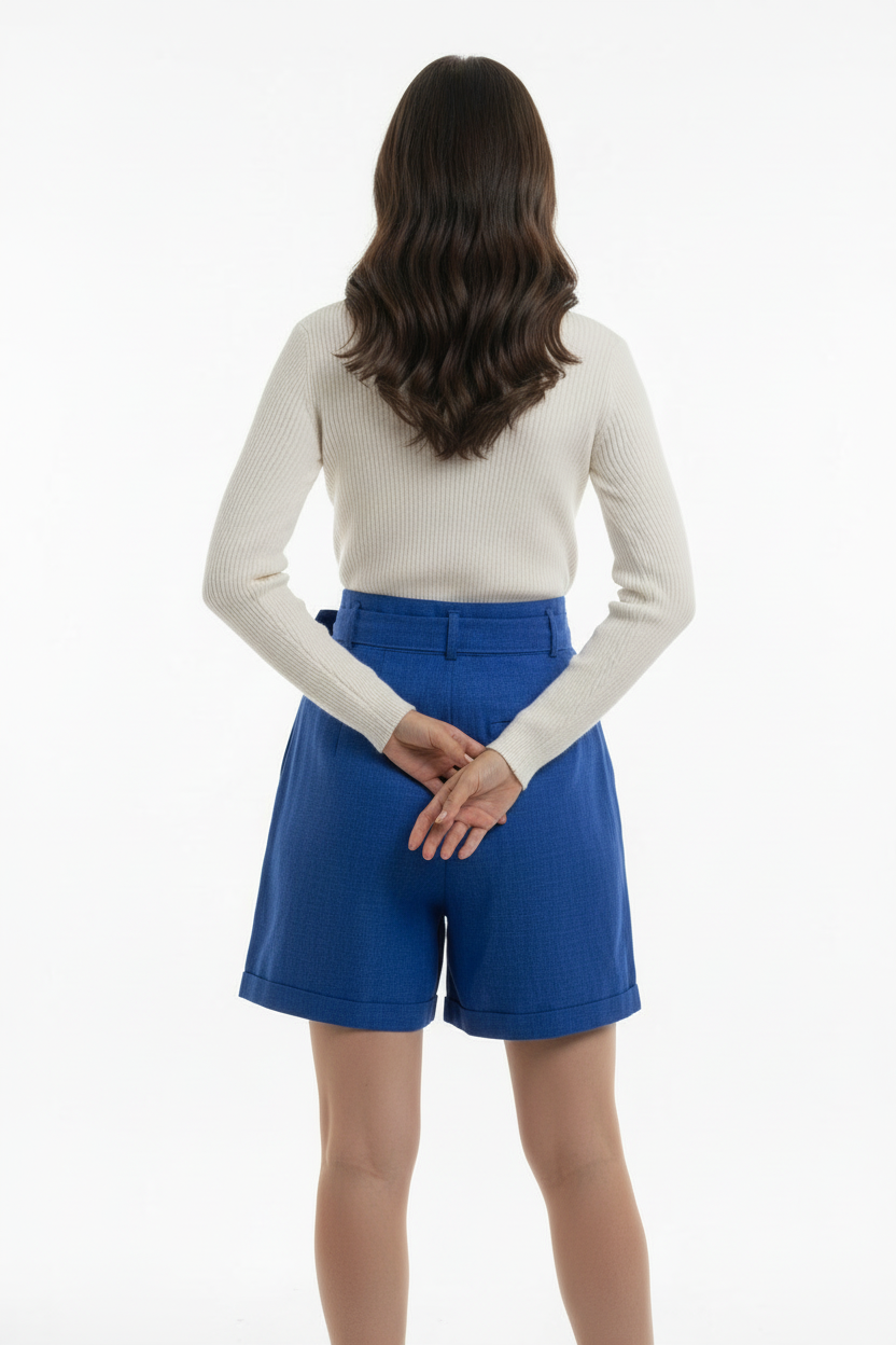 Short vintage azul royal tamanho M - costas na modelo