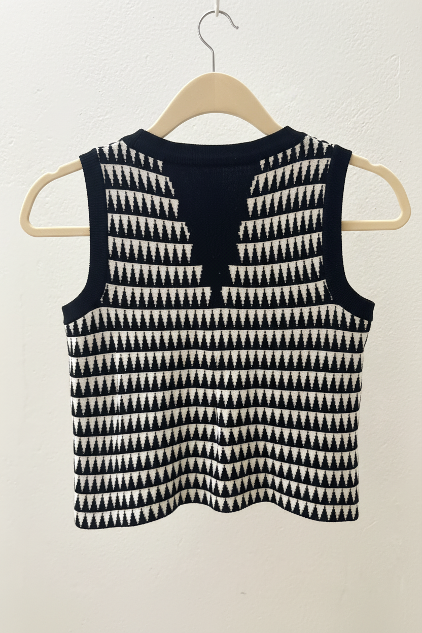 Blusa Preta Geométrica Triângulos