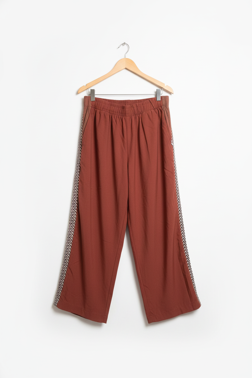 Calça pantalona terracota no cabide - frente