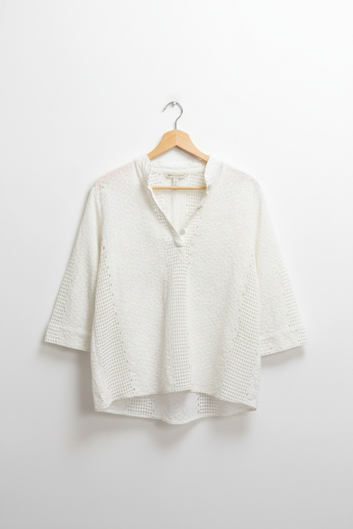 Blusa Branca de Renda com Crochê