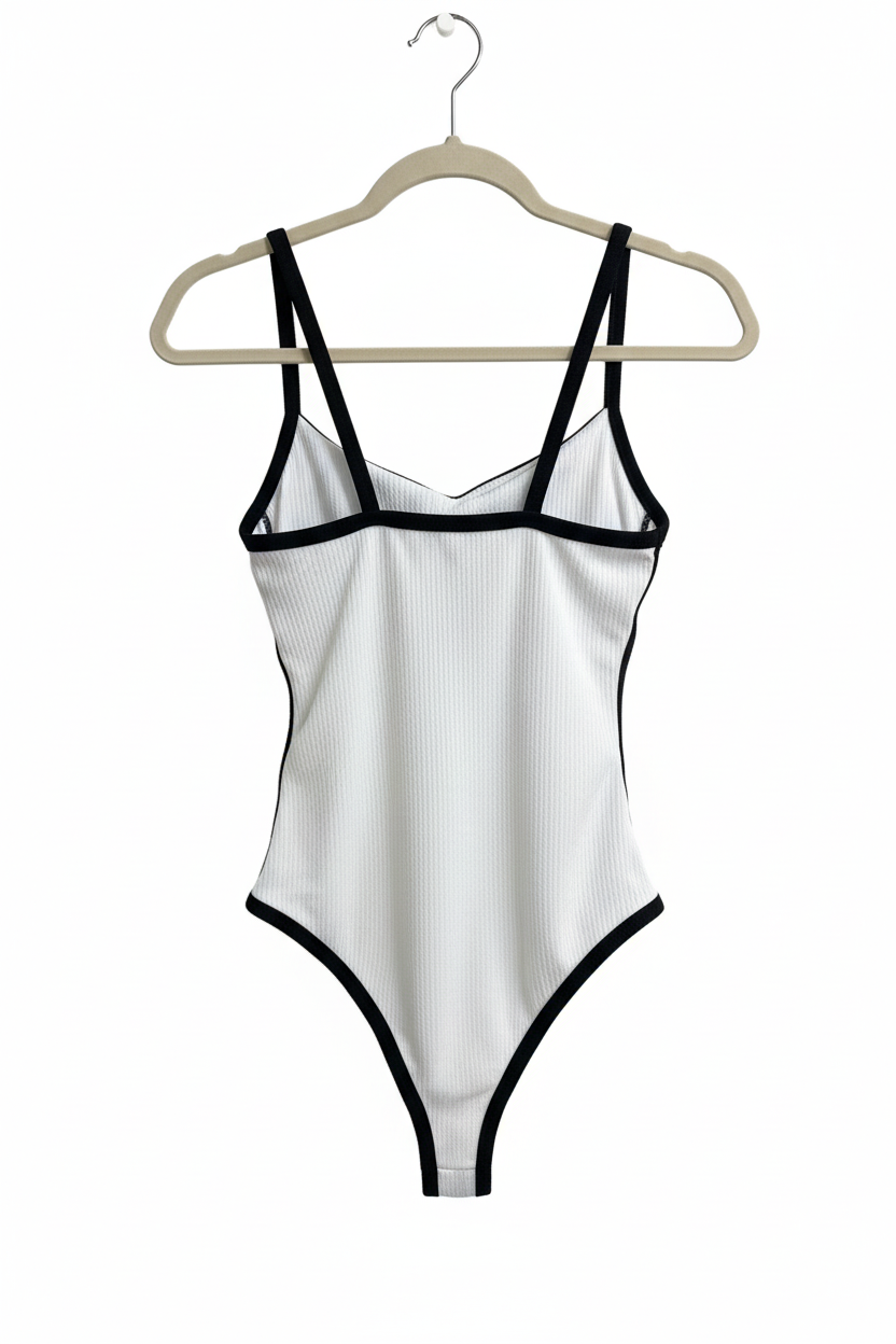 Body Branco com Detalhes Pretos