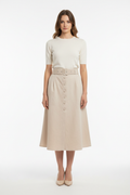Saia vintage off-white com cinto - frente na modelo