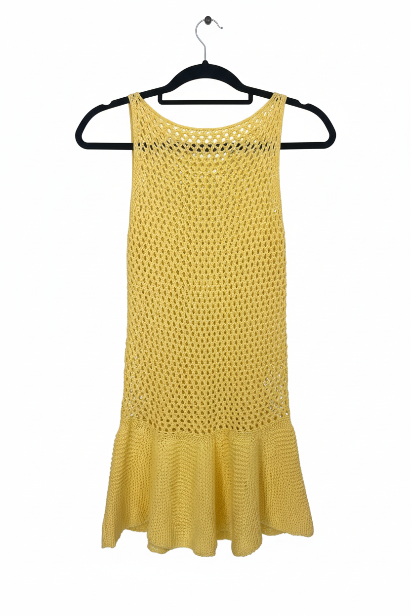 Vestido amarelo de crochê no cabide - costas